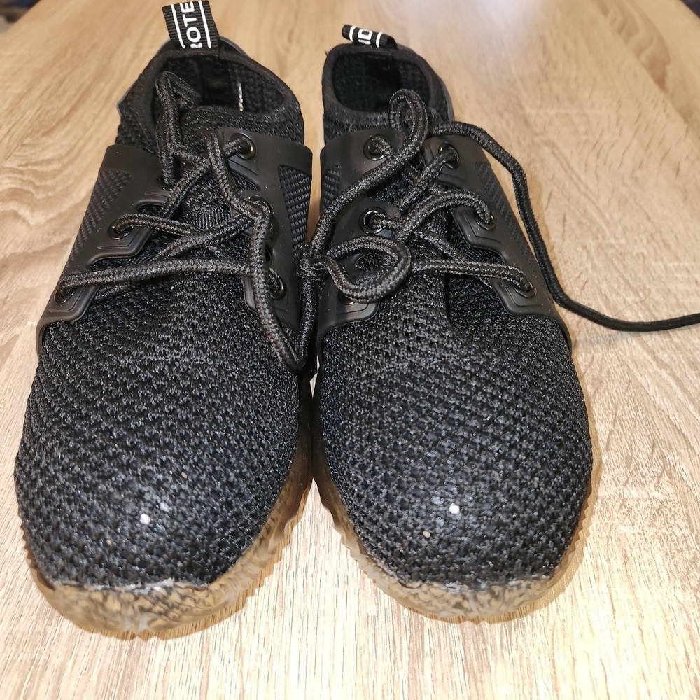 Ryderwear Black Sneakers
